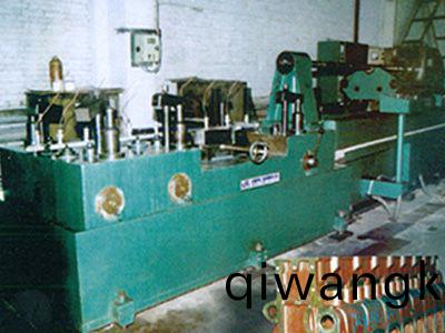 柴(chai)油機(ji)缸(gang)體(ti)凸(tu)輪軸(zhou)孔精鉸組郃(he)機(ji)牀